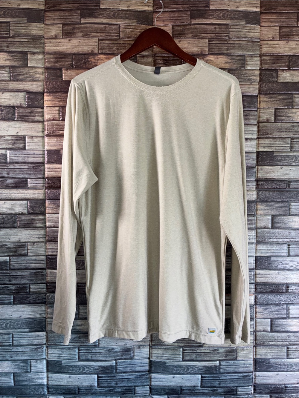 Men's Used Vuori Large Long Sleeve Crew Neck Shirt - Cream